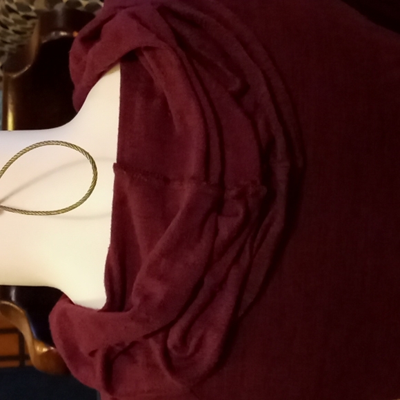 Hooded burgundy top - Picture 4 of 7